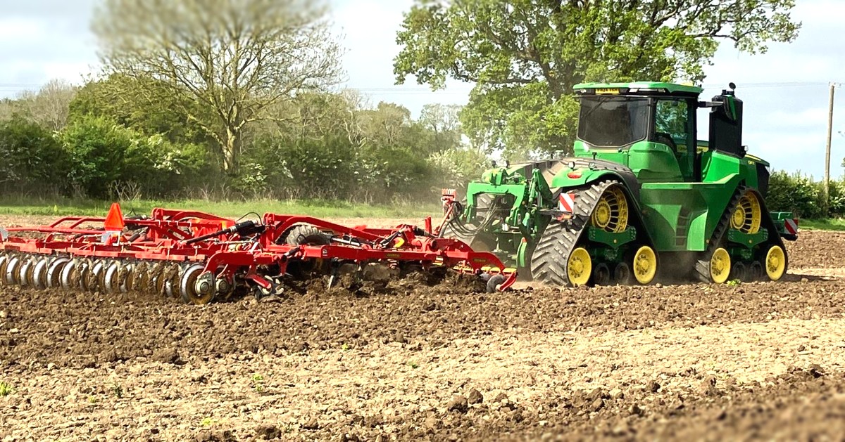 Demonstration of a John Deere 9RX 640 with a Vaderstad TD500 on the back! 

Getting the land ready for maize drilling! 👍

 #9RX640 #JohnDeere #Vaderstad #TD500 #maize #farminglife #agriculture #farmlife #tractorlove #farmequipment