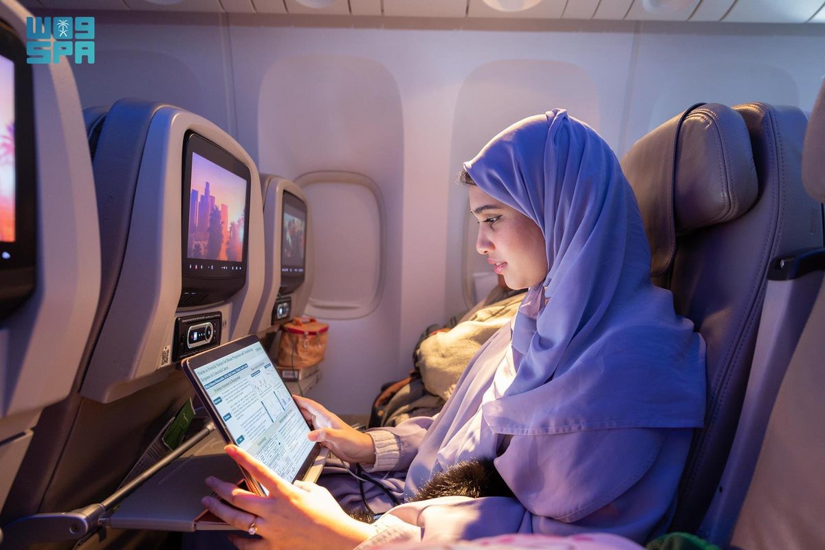 SPA_sci's tweet photo. #صور_واس | استعدادات طلبة المملكة أثناء رحلتهم إلى مدينة لوس أنجلوس الأمريكية؛ للمنافسة العلمية الأكبر #آيسف_2024.
#المنتخب_السعودي_للعلوم_والهندسة
⁧#سعوديون_ينافسون_العالم⁩
#واس_علمي https://t.co/8ymXaLjZgS