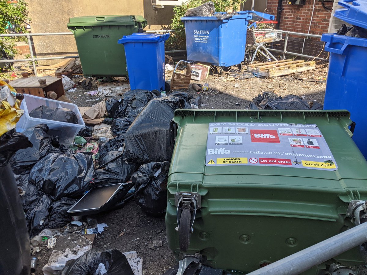 @CanLager @EalingCouncil @EalingCustSer Whenever you have these large bins it attracts fly-tips. Here's one from #Stroud also cleaned up.