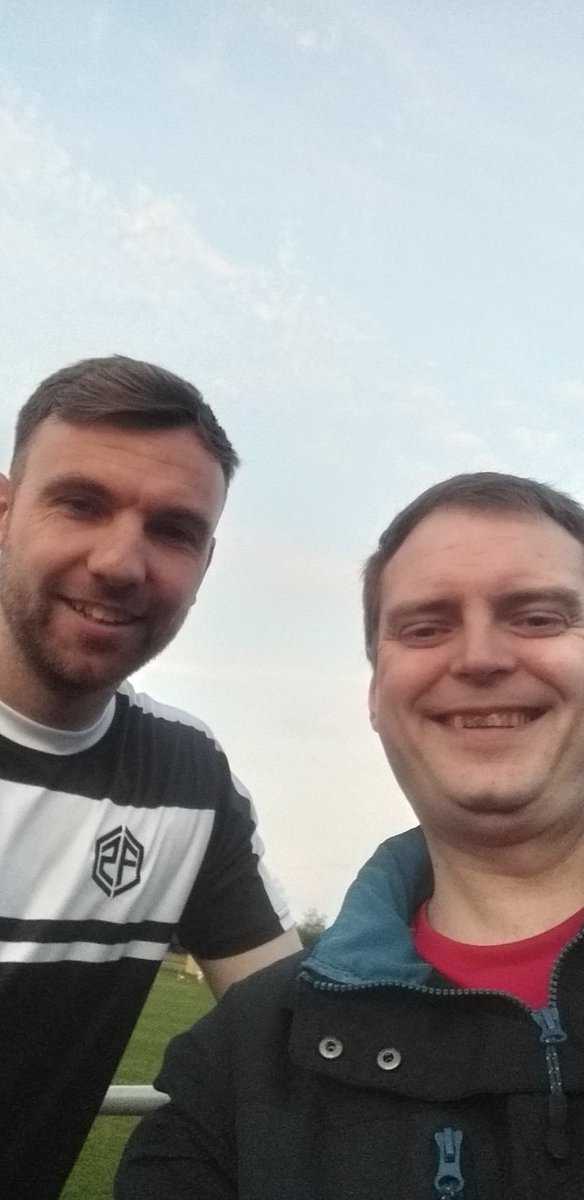 @Oldfields_FC WIN on pens 5-3 credit to blue Mugge who played superbly, but the Uttoxeter locals snatch it and deserved over the course of the game.
Here's manager of Oldfield's and @ChesterfieldFC number 1 Ryan Boot