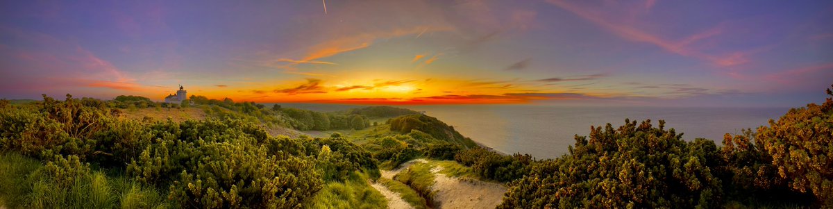 A panoramic sunset over the valley and sea at Cromer this evening… @WeatherAisling @ChrisPage90 @StormHour @metoffice #loveukweather @PanoPhotos #Norfolk