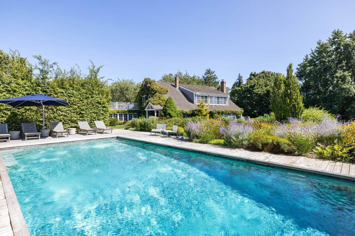 Dive into the week's most top news in luxury and global real estate, featuring Drew Barrymore's charming Hamptons estate, represented by Sotheby's International Realty Hamptons. s.sir.com/4ahGNRE