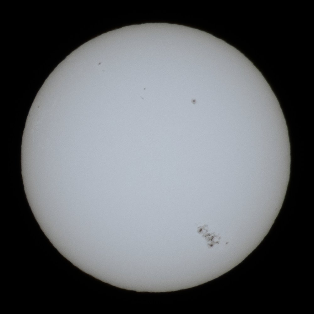Grab your eclipse glasses and have a quick look at the Sun today! This extreme group of sunspots (designated AR3664) in the lower right means our Sun is super active, and lucky folks may get an Aurora tonight.

#DiffractionLimited #AstronomicalImaging
#AstronomyPhotography