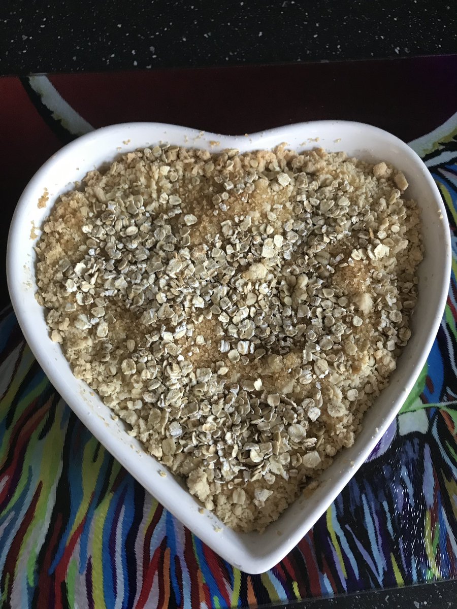 So impressed by Connie in S1 who unfortunately missed out on apple crumble due to last weeks in-service day so made her very own at home. She showcased each step and it looks amazing. We love seeing what pupils produce at home! Mr Donnelly was gutted he never got to try any😂😋