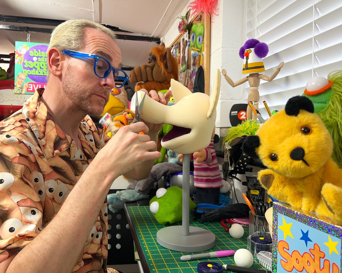 Here are some more honest to goodness genuine puppet building photos…