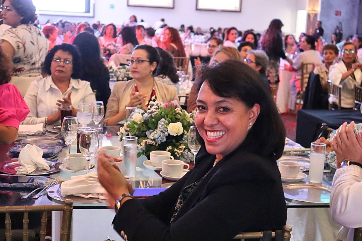 🎉 El #10deMayo es una de las celebraciones más importantes para las y los mexicanos, ya que se reconoce la compleja labor de ser mamá en nuestro país. 🟣 Las #MadresTrabajadoras, día con día, equilibran el cuidado de la familia, del hogar y de sus actividades laborales. Según…