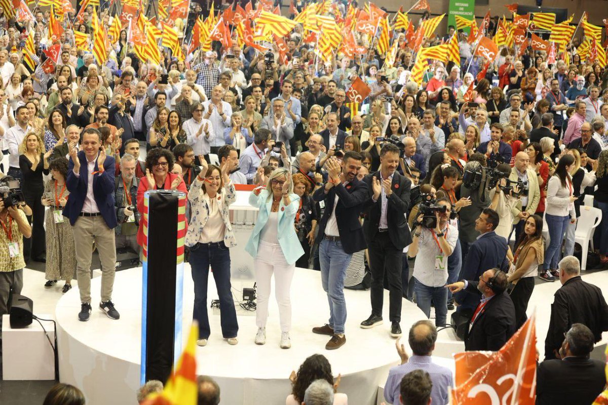 Gran final de campanya de @socialistes a BCN!! Molt bon ambient, molta força i alegria per comptar amb la força per guanyar i governar! 💪🏽 Diumenge només hi ha 2 opcions, continuar amb la paràlisis o iniciar una nova etapa liderada x @salvadorilla Omplim les urnes de vots