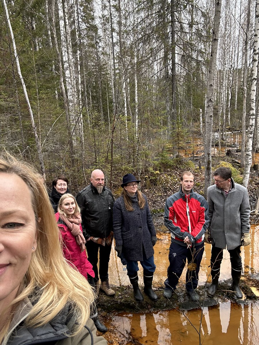 Seeing is believing! 

Kansanedustajat lähtivät kanssani retkelle katsomaan miltä suljetun kaivoksen jätealueen vuotavat rakenteet näyttävät!

Pahaa jälkeä jo kolmekymmentä vuotta Laukunkankaalla @Outokumpu 

#saimaailmankaivoksia