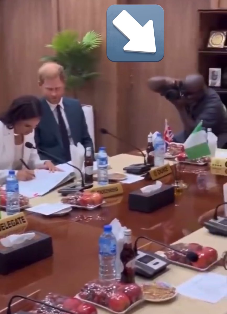 There’s #Misan making sure to get Glamour Shots of #MeghanMarkle for her #FakeRoyalTour2024.

Notice how her & Harry’s name cards are “Duchess” & “Duke”.
