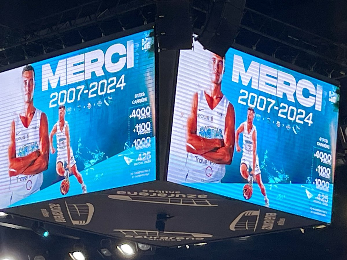 MarikaRoman's tweet photo. Victoire des @AntibesSharks âčïžđđ66/58 Bravo đet un grand Bravo et Merci Ă Benjamin Montclar qui jouait son dernier match ce soir , un formidable joueurâčïž#Azurarena https://t.co/e3xn4dLk4y