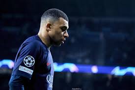 🔴Dans WEEK-END DIRECT à 22h50 👉 MBAPPE: Le célèbre joueur de 25 ans annonce son départ du PSG ! 📌 @FabriceHawkins Journaliste RMC Sport 📌 @fredhermel Journaliste RMC Sport 📌 @Fernandez_beIN Joueur et ancien coach du PSG 📌 @rollcourbis Consultant RMC Sport #Kylian #PSG