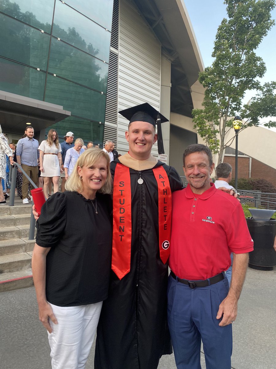 2 Peach Bowls, 2 Orange Bowls, 2 National Championships, Finance Degree, Masters of Business Analytics, 2 proud parents and so many fun memories! Congratulations! #GoDawgs @TerryCollege @GeorgiaFootball @ChadLindberg78