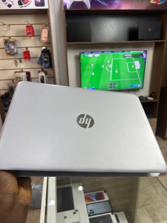 HP ELITEBOOK 840 G3*
Intel@ core i5 6th gen vpro base @ 2.50ghz, max turbo frequency @ 3.00ghz 
•14 inches
•Memory speed: 2400mhz
•Ram: 8GB DDR4
•256GB SSD
•Graphics: intel HD 520(4GB )
•FHD display
•Strong🔋
•Keyboard💡
•Win 11
•Fingerprint

Ghc 3000
☎️0241636577