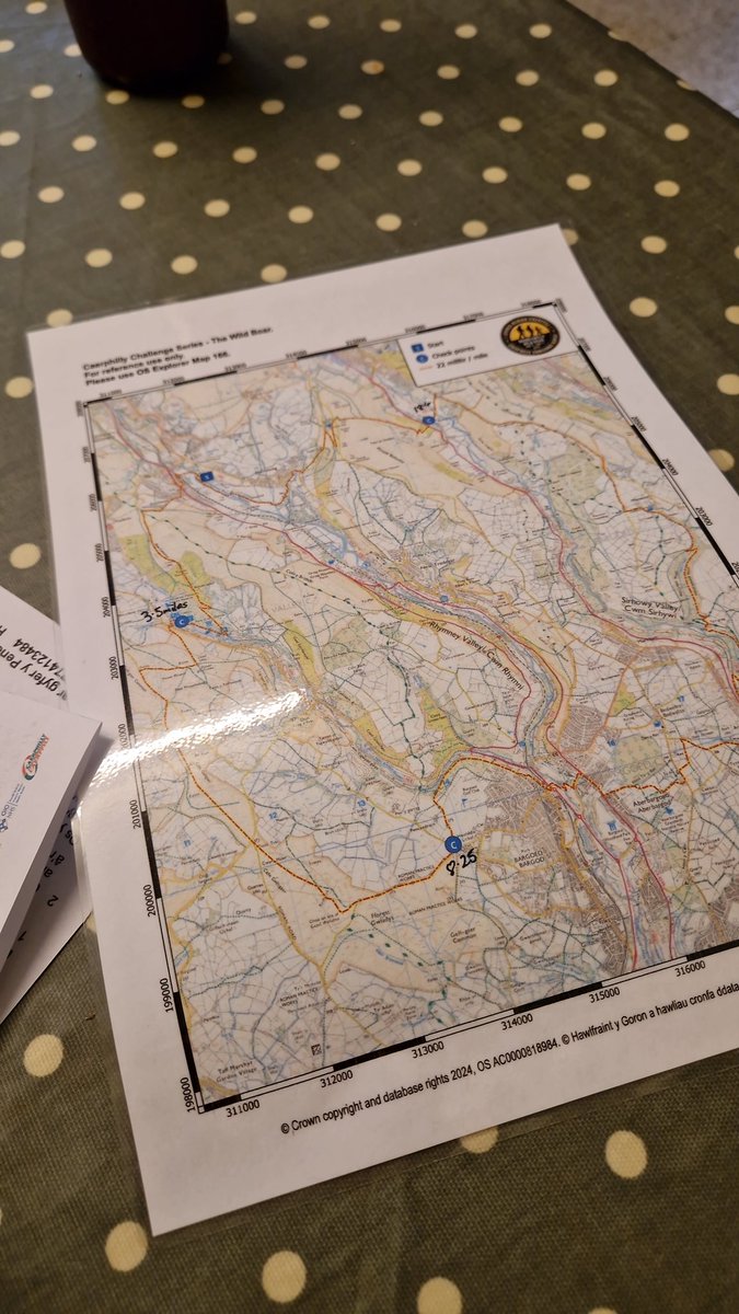 Shit #flatlay for The Wild Boar #caerphillychallengeseries tomorrow. 22ish miles of running/hiking/trudging round the top end of the Valleys.
I laminated a map and everything!
Might need Suncream too.
<a href="/runningpunks/">Running Punks</a>