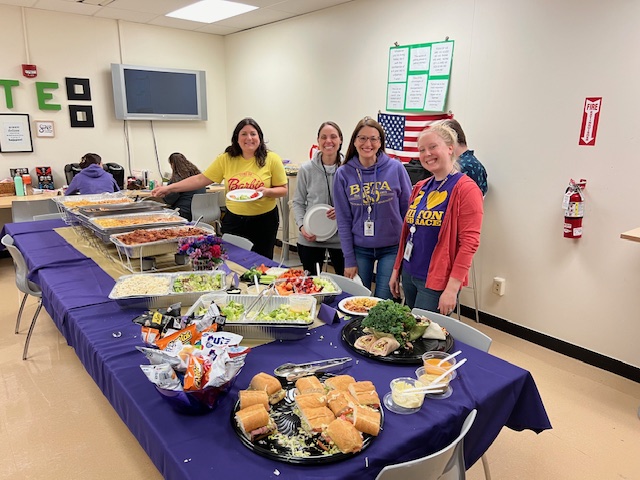 Special thank you to @MTE_PTA for putting on an amazing Staff Appreciation luncheon today! What a wonderful Friday treat- we really appreciated it! #WeLoveMTE #bscsd 🙏