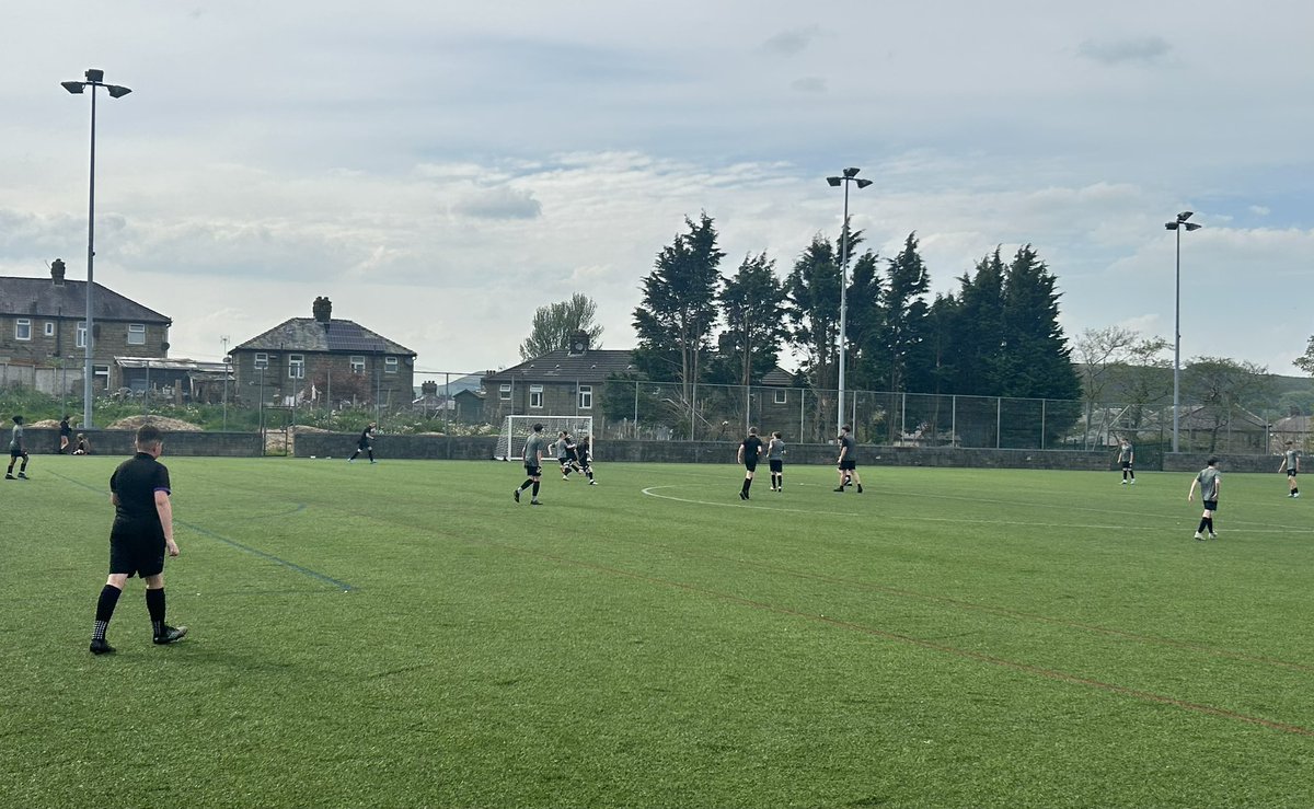 Another match tonight for our Y8️⃣ boys football team, representing the school excellently against @aldergsport ⚽️. Game played in great spirits and congratulations to Alder Grange on their victory ⭐️ #WeAreStar #thevalleyway #teamwork