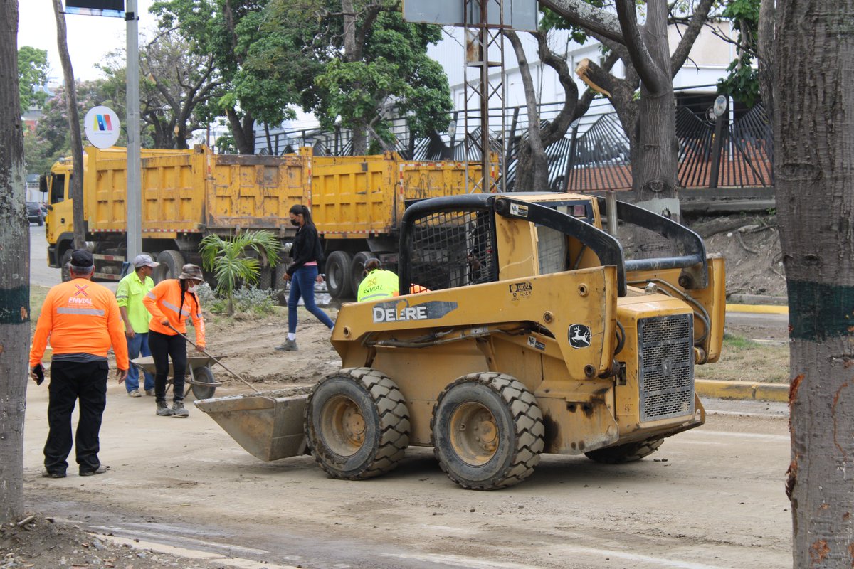 @Mantenvial01 @_Vpsops @Mippcivzla @rvaraguayan @globovision @YVKE_Mundial @RNVinformativa @PresidencialVen @UNoticias 2/2 Por otra parte, Narváez declaró que se reabrirá el paso, y destacó que estos trabajos son para el beneficio y la seguridad del usuario conductor que transita por esta vía tan concurrida ¡En pro de lograr una movilidad segura y sustentable!”. #VenezuelaFestivalDeAmor