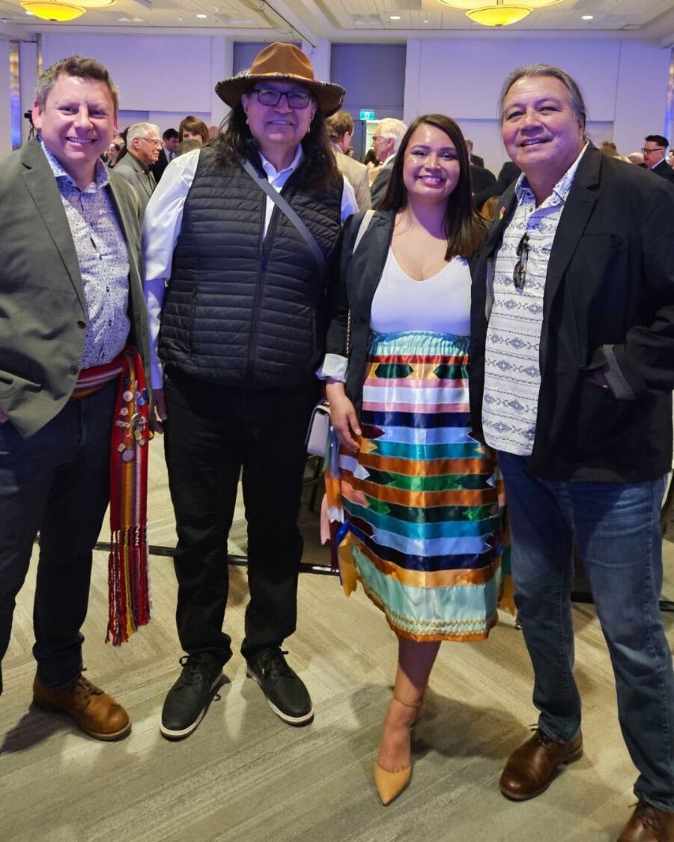 Over the weekend, Shaun and Jewel attended the One Manitoba gala. Pictured here with Ron Swain and Jim Compton, friends of Vincent Design. It was a night to remember! 😃 

#VincentDesign
#GraphicDesign
#IndigenousDesign
#WinnipegMarketingCompany
#CreativeMarketing
#WebsiteDesign