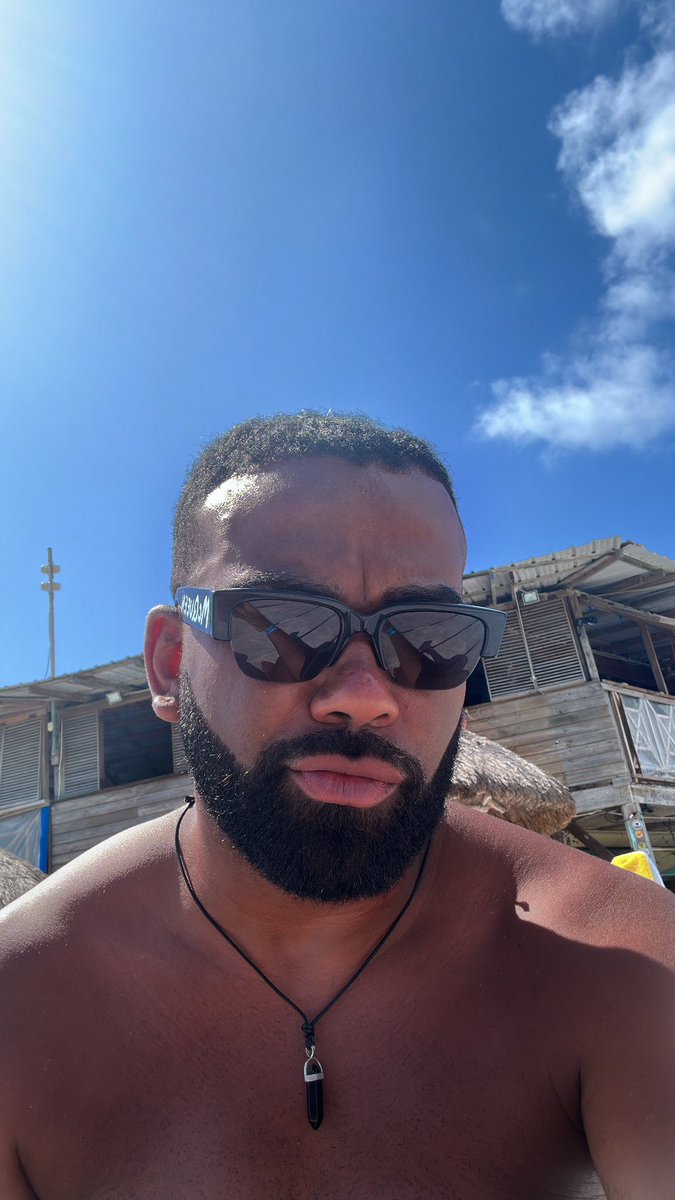 Young_Hudson's tweet photo. Belize 😎 https://t.co/xJEWrHLsMu