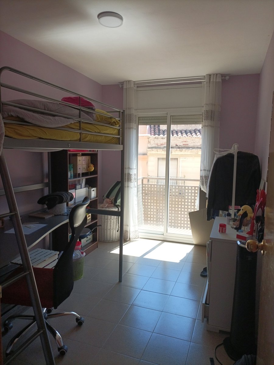EricR13573737's tweet photo. Hola! Soy Eric y estoy buscando dos compis de piso, en Reus.
Bien ubicado a 3min del centro y 15min de la estación de buses.
Dos habitaciones libres, amuebladas y ventana al exterior.

Disponible a partir de: 30/07/2024
Precio: 184€/mes.
Cualquier duda, mandame un mensaje priv. https://t.co/FwVR1Od70A