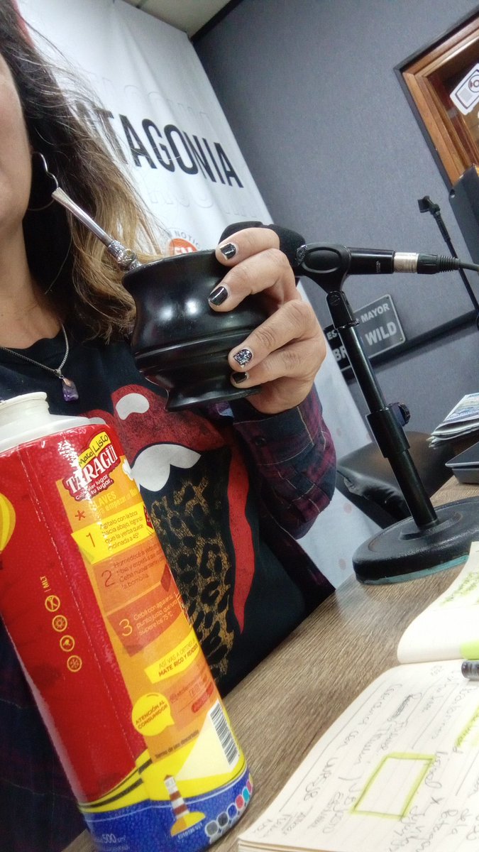 Me critican ese termo.
Perdón, no llegué al Stanley
Lo más importante de la foto
Es #La17 sonando 😍🎙️