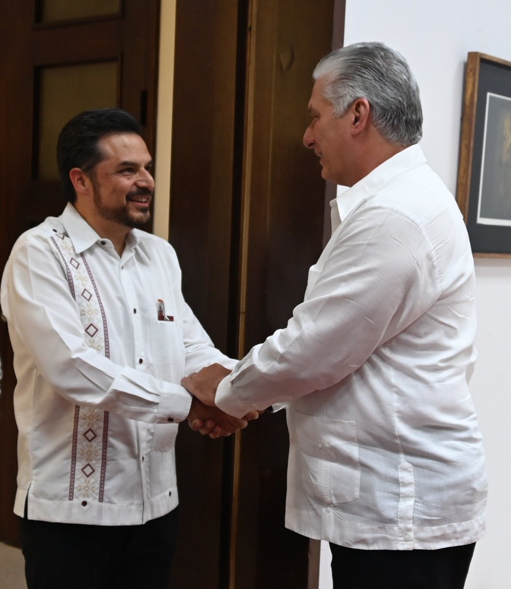 El Presidente de la República, @DiazCanelB, se reunió este viernes con @zoerobledo, a quien manifestó la disposición de seguir avanzando en la cooperación que llevan adelante #Cuba y #México en el ámbito de la Salud.