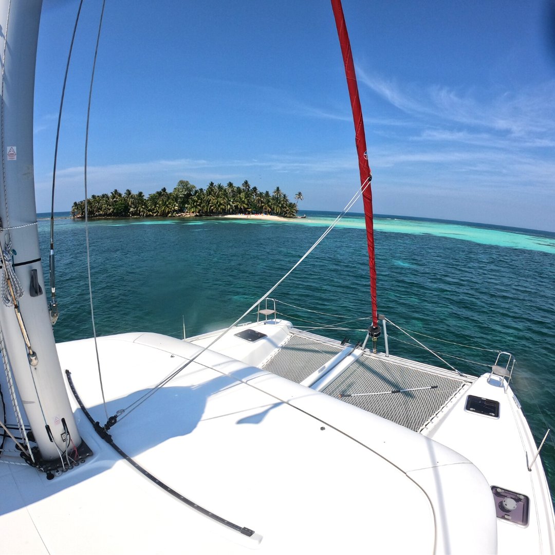 On a sailing vacation in Belize, you will discover one of the few truly untouched destinations in the world.⛵🏝️ Learn more -> hubs.li/Q02wRn730
