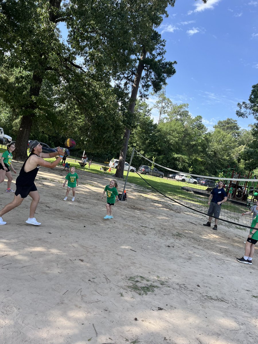 KphsAuto's tweet image. KPHS Collision and Refinishing students getting their community service in at Bear Branch Elementary for super kids day. 
@HumbleISD_KPHS @HumbleISD_CTE @HumbleISD
