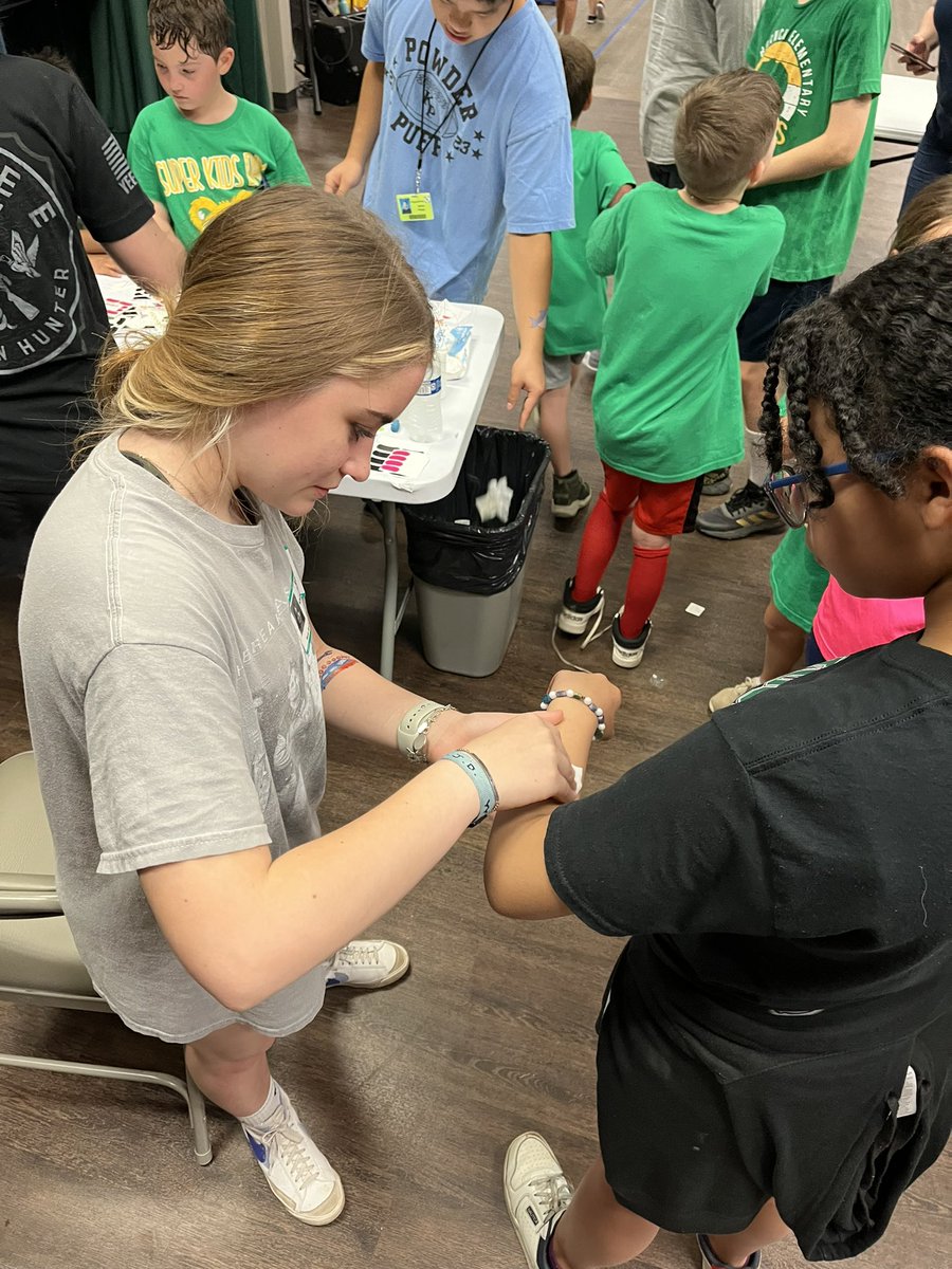KphsAuto's tweet image. KPHS Collision and Refinishing students getting their community service in at Bear Branch Elementary for super kids day. 
@HumbleISD_KPHS @HumbleISD_CTE @HumbleISD