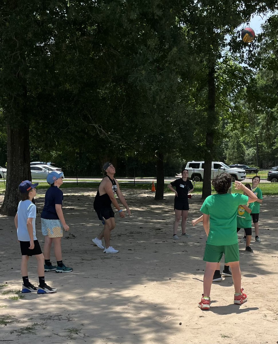KphsAuto's tweet image. KPHS Collision and Refinishing students getting their community service in at Bear Branch Elementary for super kids day. 
@HumbleISD_KPHS @HumbleISD_CTE @HumbleISD