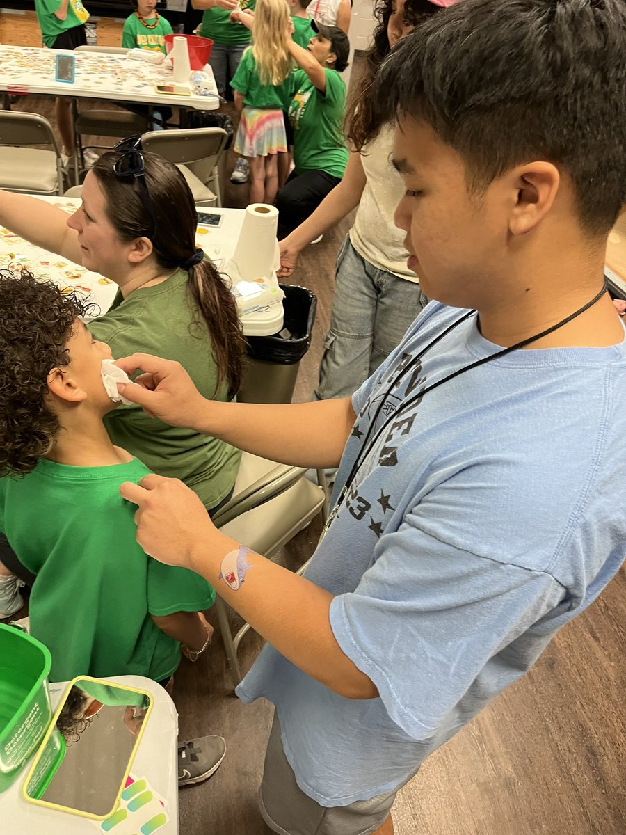 KphsAuto's tweet image. KPHS Collision and Refinishing students getting their community service in at Bear Branch Elementary for super kids day. 
@HumbleISD_KPHS @HumbleISD_CTE @HumbleISD