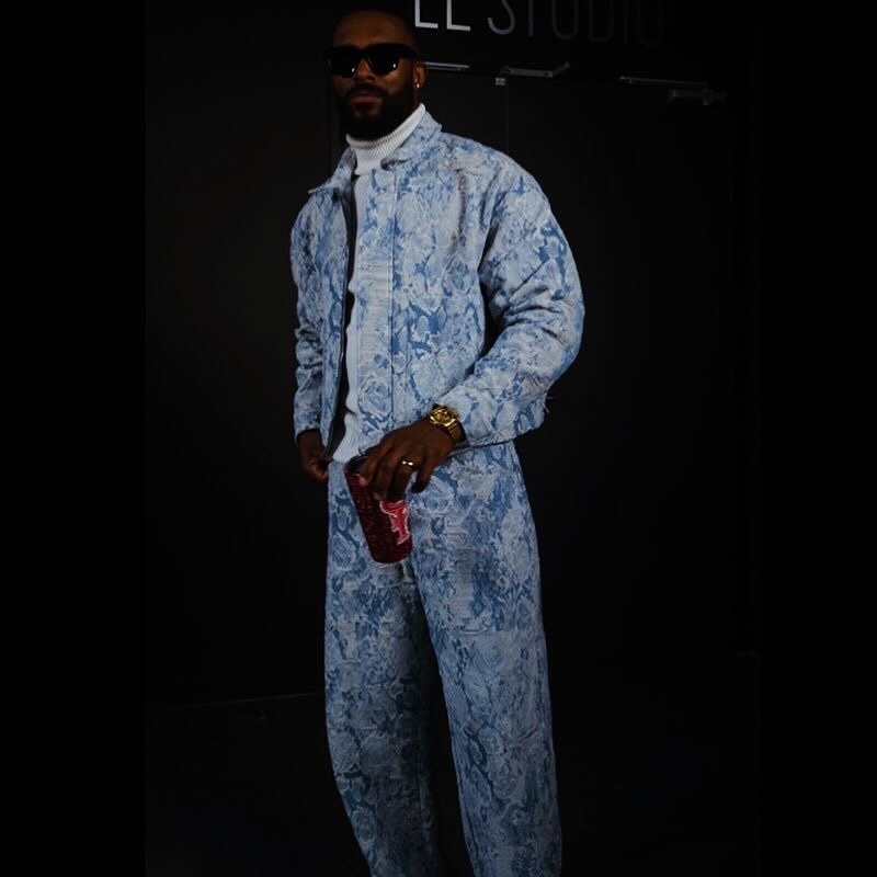 FarTooBright's tweet photo. He clean up nice. https://t.co/bAEYbneRdD