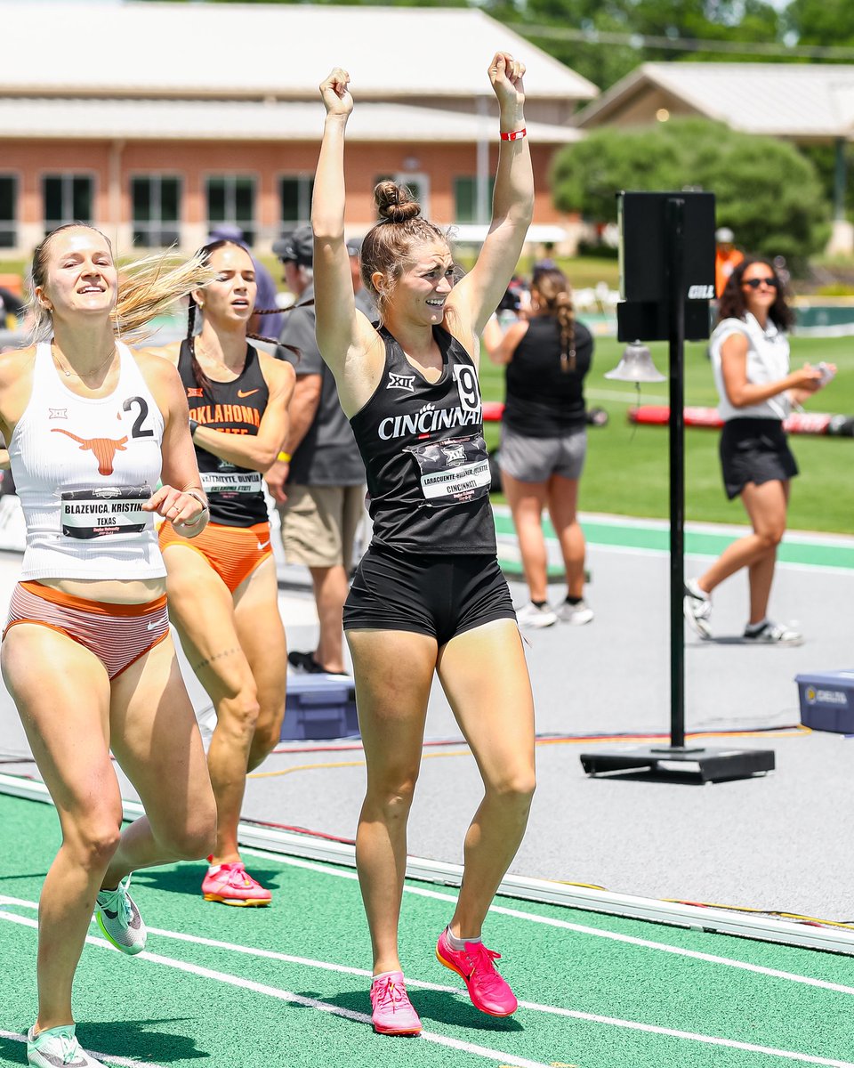 GoBearcatsTFXC's tweet image. SCHOOL RECORD‼️

Juliette Laracuente-Huebner breaks the school record in the women’s heptathlon with a score of 5,637 points!!! 

#Bearcats | @big12conference