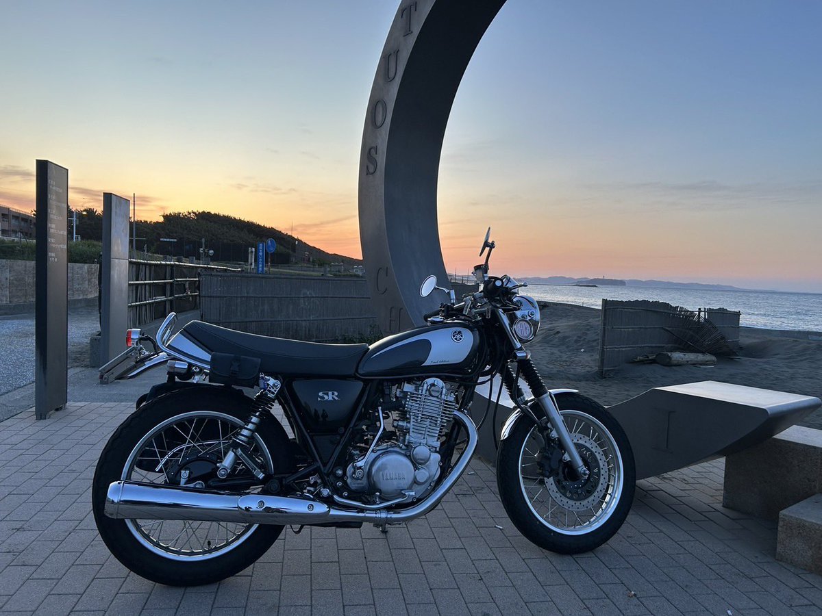 menuaaru's tweet photo. つい今しがた
朝日も美しゅうございました
#茅ヶ崎サザンC
#sunrise
#sr400
#sr400fi
#sr400finaledition
#sr400ファイナルエディション
#バイクのある暮らし
#yamahaが美しい
#バイクのある風景
#yamaha
#bike
#motercycle https://t.co/42ijwnbC6U