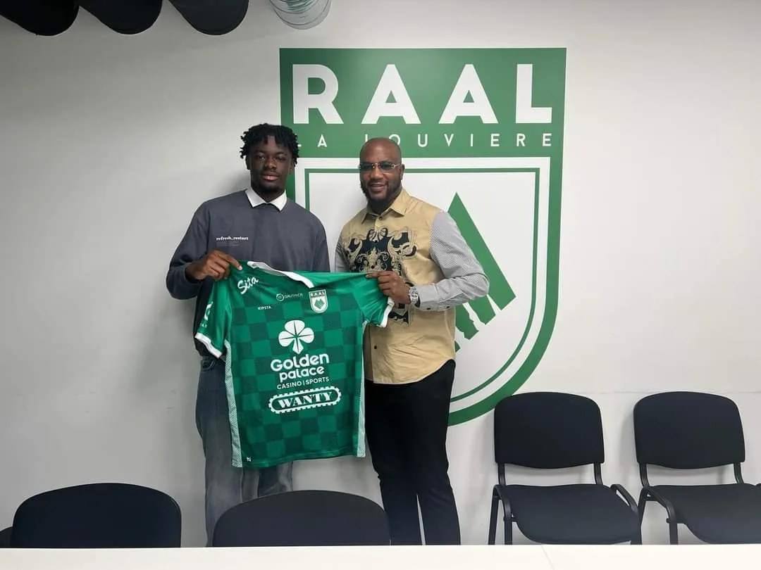 ⚽️ #Football Nolan Song, fils d'Alexandre Song, a signé un contrat avec le RAAL La Louvière. Le jeune joueur de 17 ans a rejoint l'équipe nouvellement promue en deuxième division belge pour un contrat de deux ans.