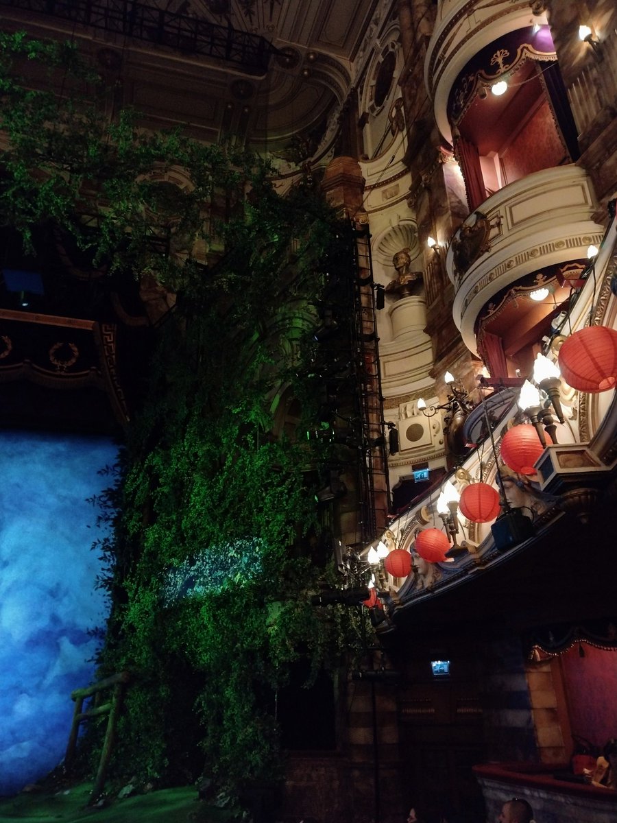 it's intermission of Spirited Away at the London Coliseum (@SpiritedLDN) and it's such a beautiful production – the way they've used puppetry, set design and costuming to bring such an otherworldly story to life is so fun and filled with childlike wonder.