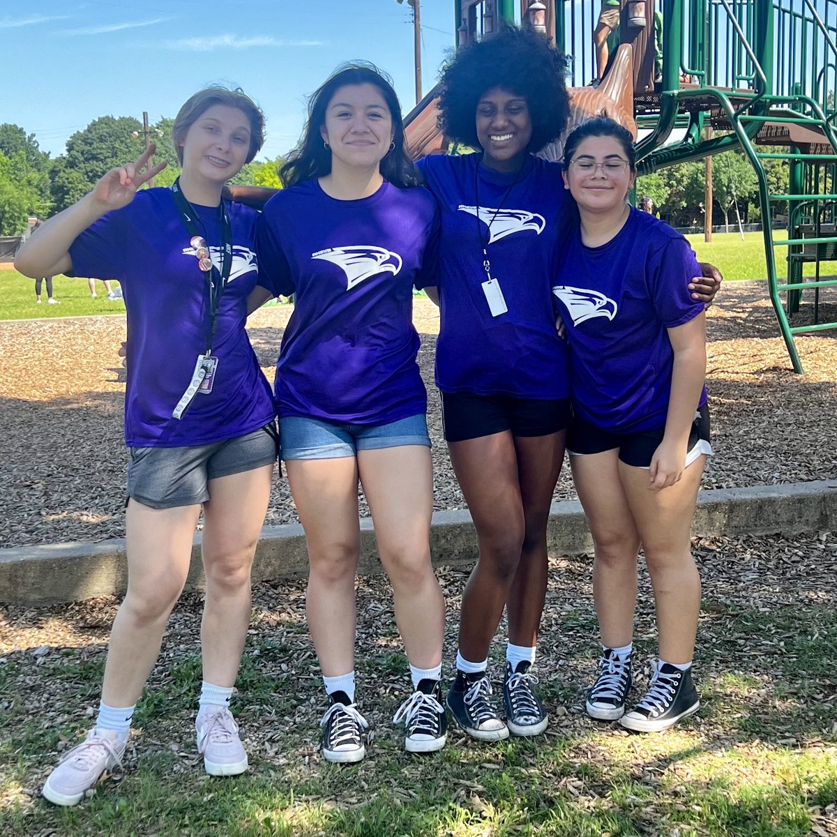 RHSVB_EAGLES's tweet image. Fun day w/@rhs_eagleSB at the @SpringValleyEl Field Day
Thanks for having us! 💚🐊
💜💛🦅