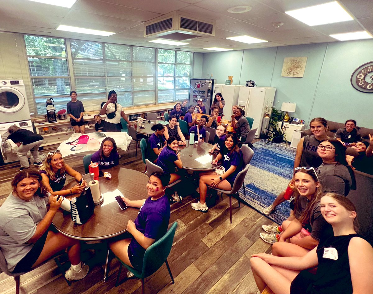 RHSVB_EAGLES's tweet image. Fun day w/@rhs_eagleSB at the @SpringValleyEl Field Day
Thanks for having us! 💚🐊
💜💛🦅