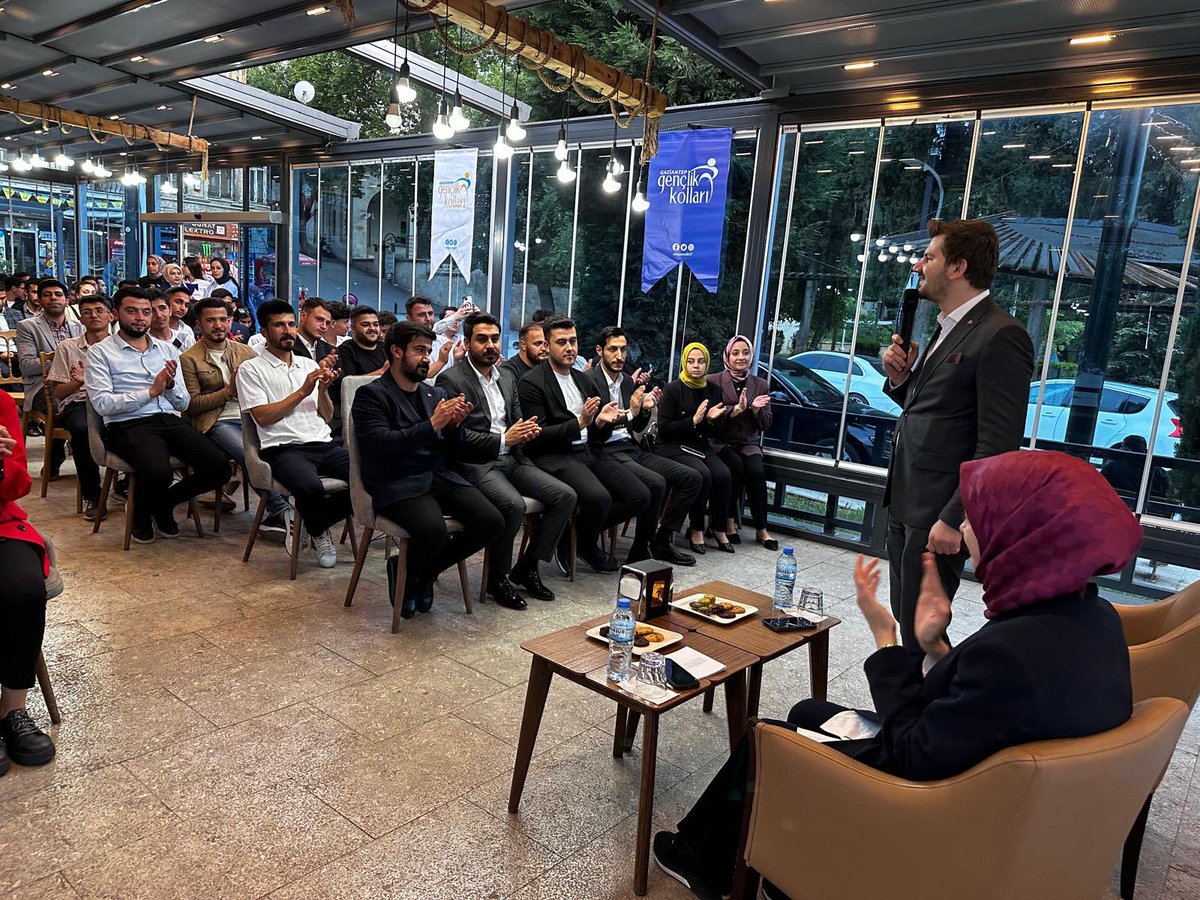 ToremisogluAli's tweet photo. Milletvekilimiz Sn. @ZehraNurAydemr 'in katılımıyla İl Gençlik Kollarımızın Düzenlediği “Gençlik Aşkıyla” programımızı gerçekleştirdik.🙋

Sohbet dolu, enerjisi bol, samimiyet ve içtenlikle gerçekleşen programımıza katılan Milletvekilimize ve genç kardeşlerimize teşekkür ederim. https://t.co/8uWXa4T8Sy