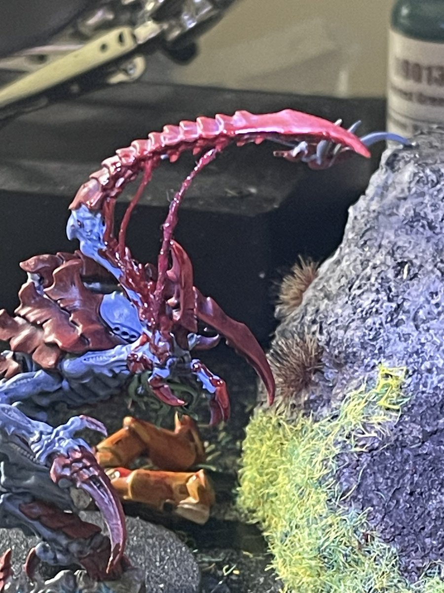 #Hobbystreak Day 3 

It’s all starting to come together! 99% done with the base and stretching my skills be attempting a blood effect on the claw! 

#WarhammerCommunity #warhammer40K #tyranids #wip #wepaintminis