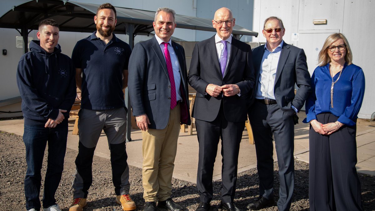 First Minister @JohnSwinney visited @IGSfarm to hear about the company’s innovation in vertical farming and its expansion to developing the world’s first giga-farm in the UAE. @scotgov is focused on economic growth and supporting businesses across Scotland.