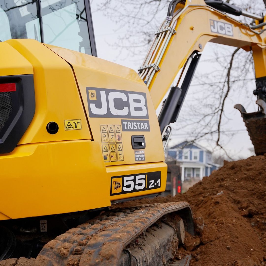 JCBna's tweet image. Crushing big jobs in small areas? Our 55Z packs zero tail swing and a low center of gravity, delivering unbeatable safety and stability.

📷 IG: tristarjcb

#MiniExcavator #Excavation