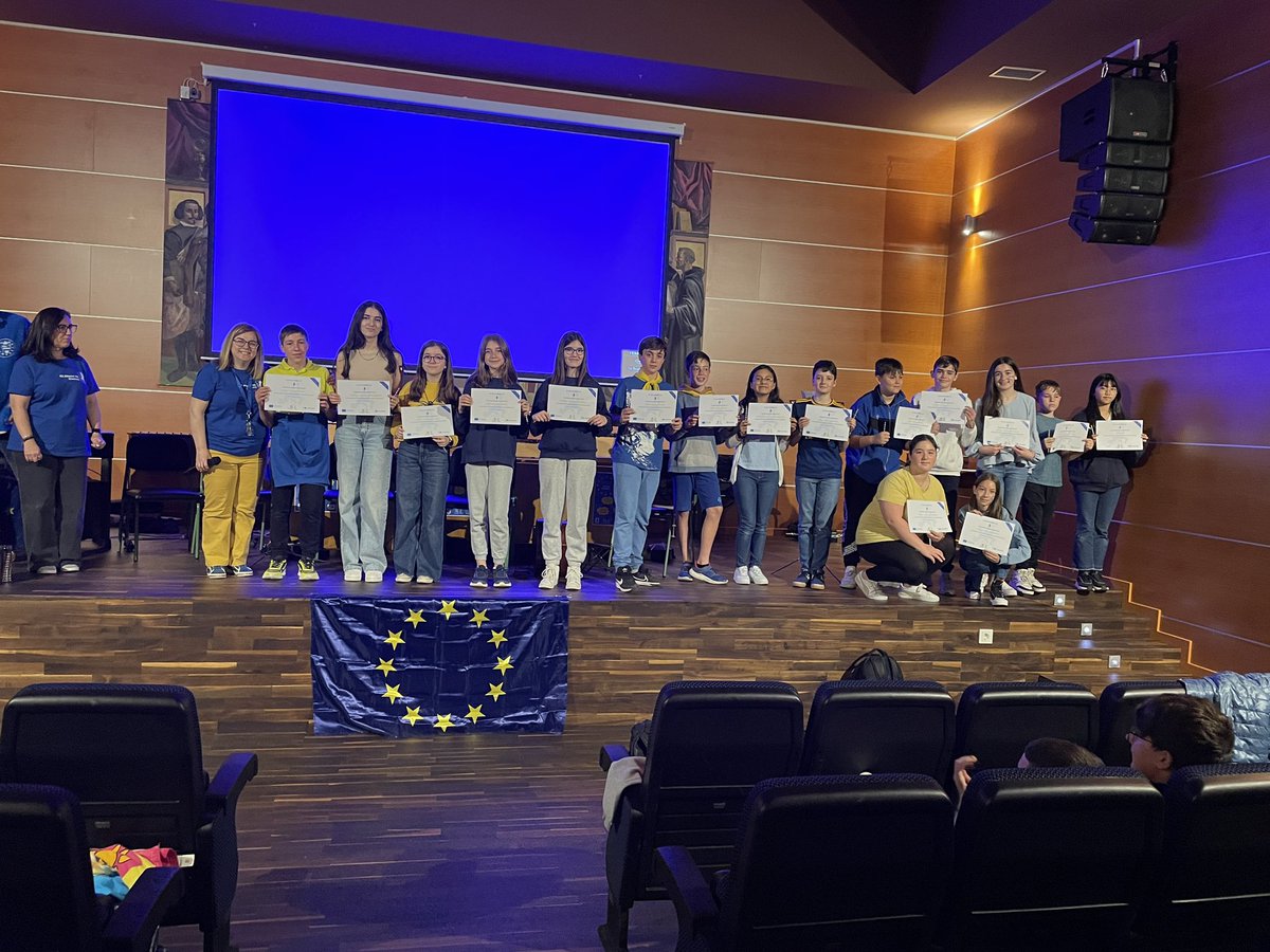 alfonsoviiiplus's tweet photo. #DíadeEuropa en el @IESALFONSOVIII . Actividades variadas informativas y lúdicas para aprender sobre la UE han mantenido la atención de los alumnos. https://t.co/1UrGkpSPQ1