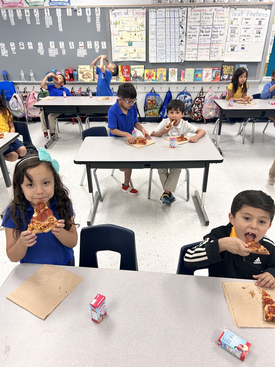 Mayra68178639's tweet photo. These Firsties won a pizza party from  @AgeofLearning for doing their monthly minutes 😆 they were so excited and enjoying every bite, thanks so much for the treat! Thank you @LChavez_ES for allowing us time to celebrate their success! #TurnItUp #MyMathAcademy https://t.co/LCx6H3Nea0
