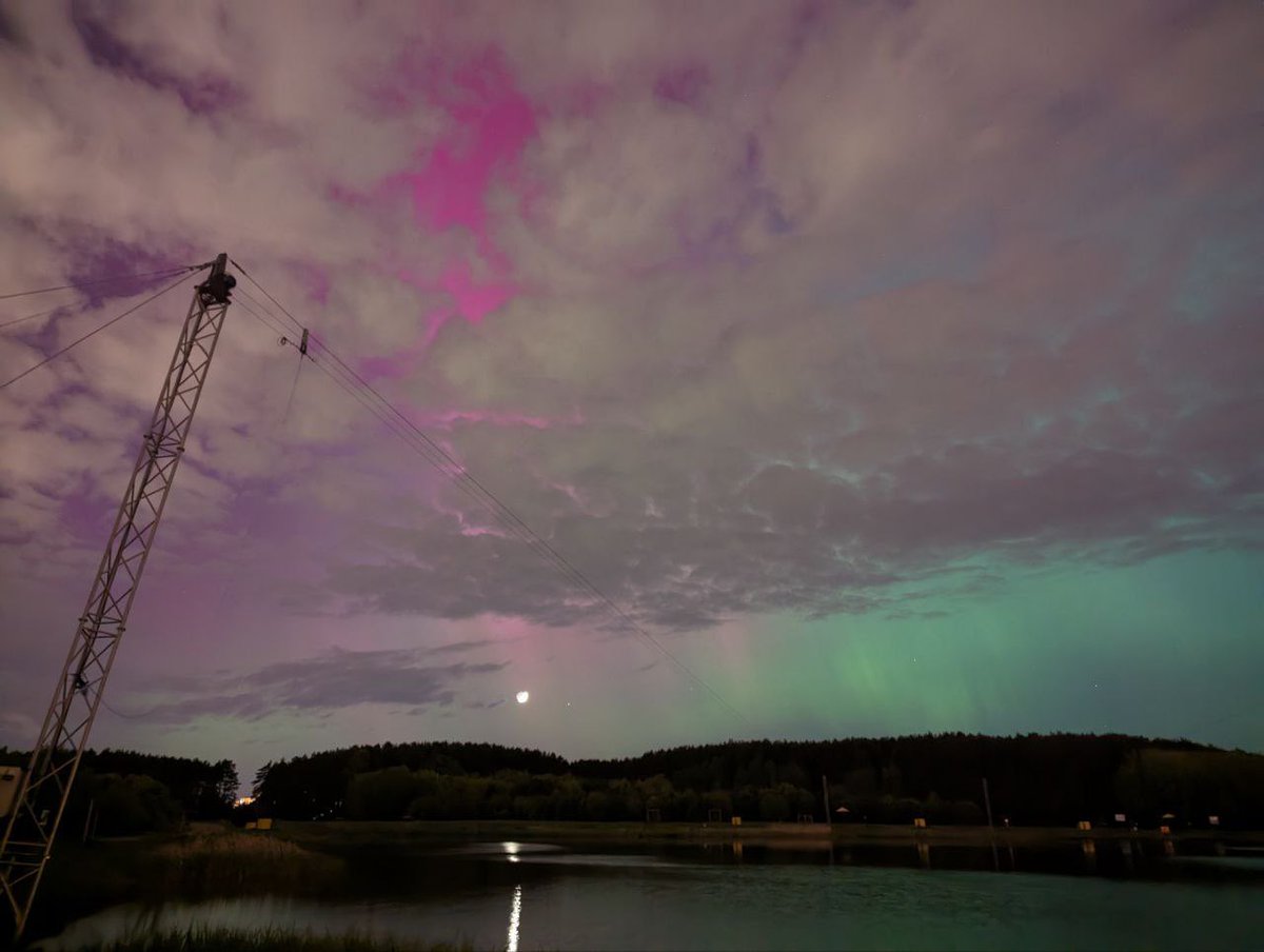 nadvorie's tweet photo. И ещё #Минск от @dzubqa и #Борисов от @eeewrrrrq

#aurora https://t.co/LBfic7jbtA