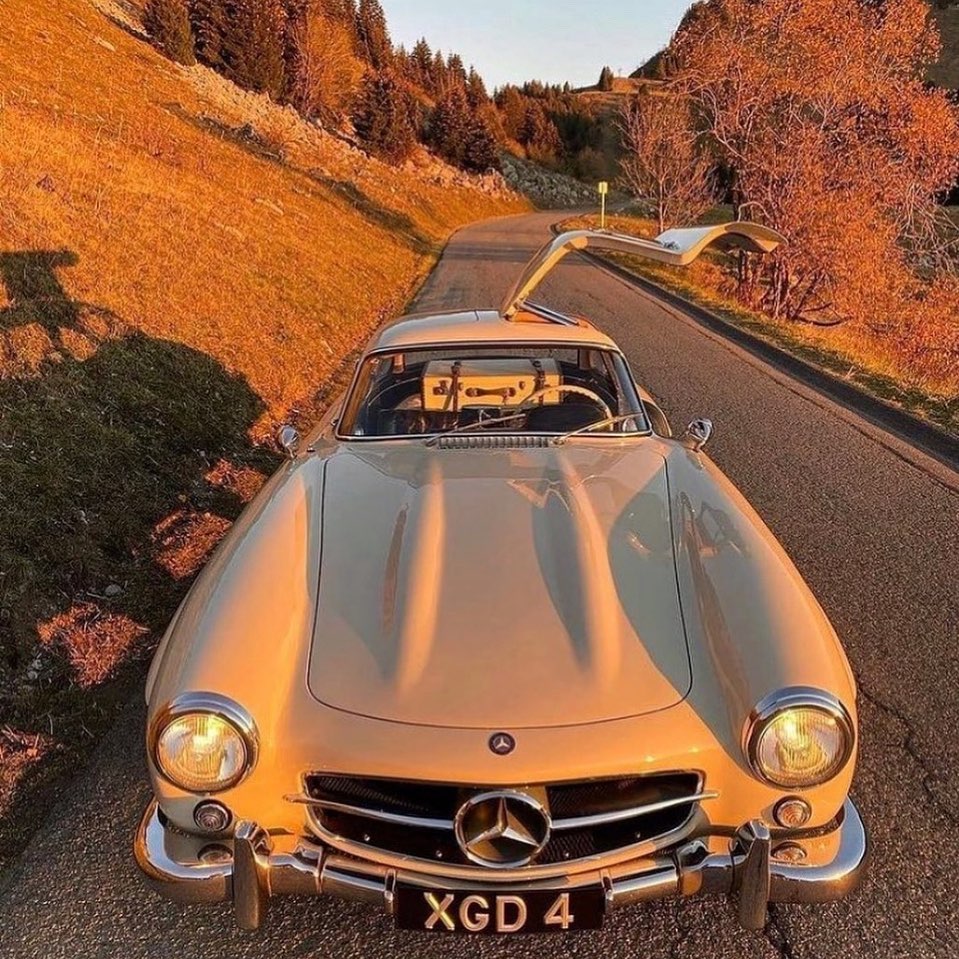 Old school is cool... Mercedes 300SL Gullwing... Time to get away...