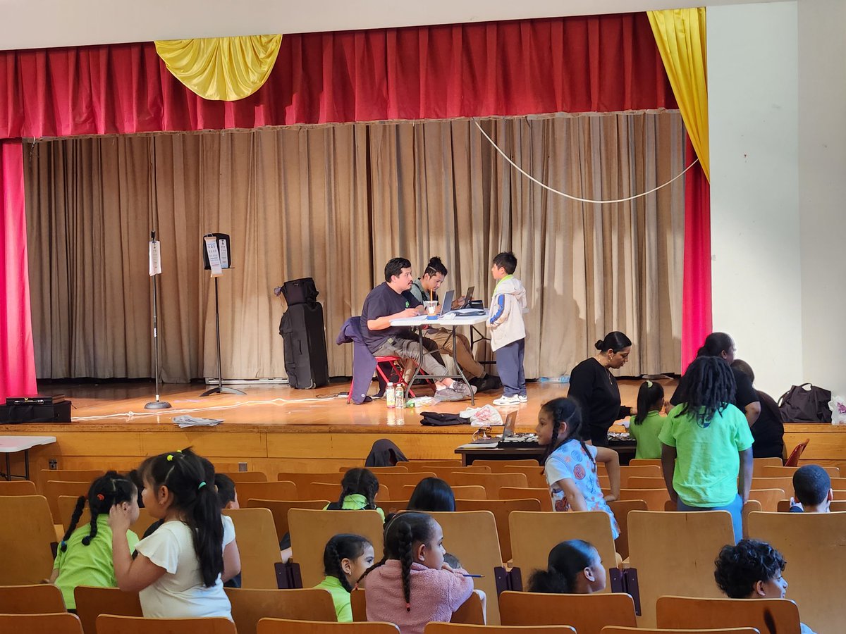 P.S. 4 students received a second day of free vision screenings!

Thanks again to Helen Keller International for offering this tremendous service.

@NYCSchools
@HelenKellerIntl