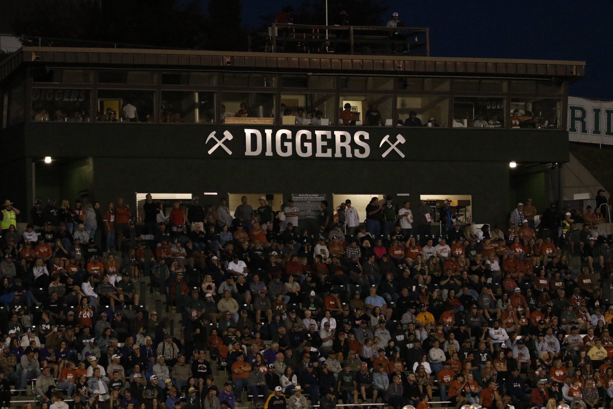 ⚒Can’t wait for AUGUST 29th!⚒
COPPER GAME on a Thursday Night to kickoff the season!!
#Family
#CountOnMe
#RollDiggs