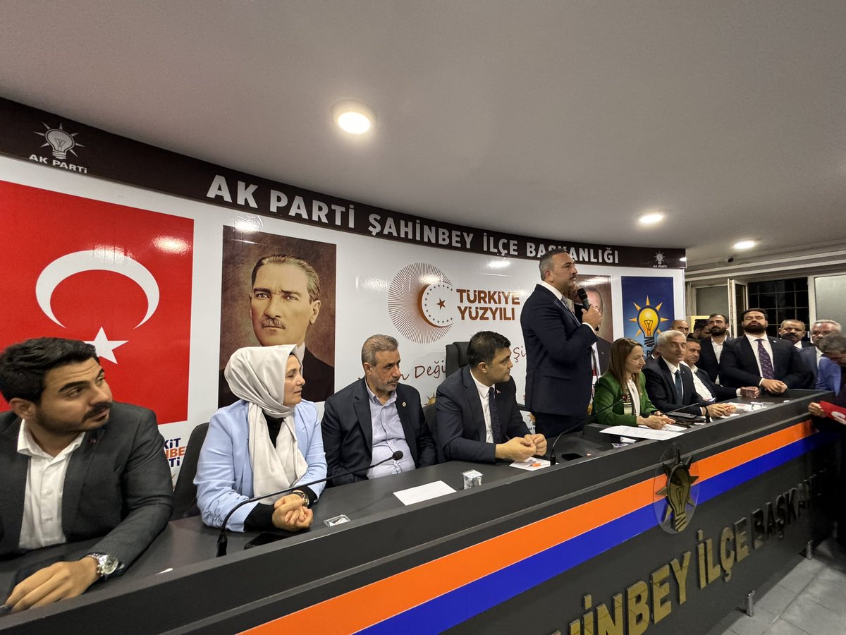 ToremisogluAli's tweet photo. AK Parti Grup Başkan Vekilimiz @abdulhamitgul Başkanlığında Gaziantep Milletvekillerimiz @deryabakbak27, @irfancelikaslan, Şahinbey Belediye Başkanımız @mtahmazoglu , @PartiSahinbey İlçe Başkanımız Sn. @avmehmettiryaki ve https://t.co/A1zr2w8jZW