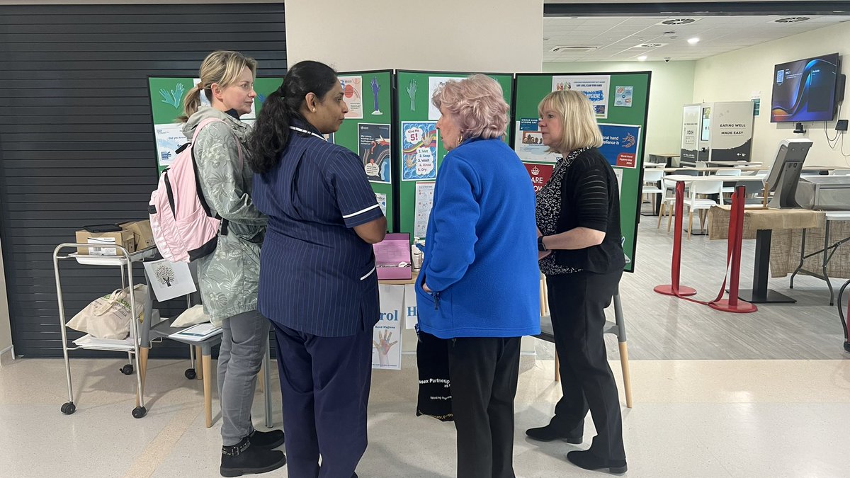 IP&C team celebrating World Hand Hygiene Day and also launching the #GlovesOff campaign at #BasildonHospital, sharing the message of how clean hands saves lives. 🤲 @MSEHospitals